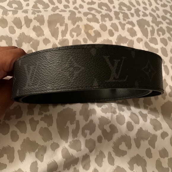 Louis Vuitton - Picture 3 of 4